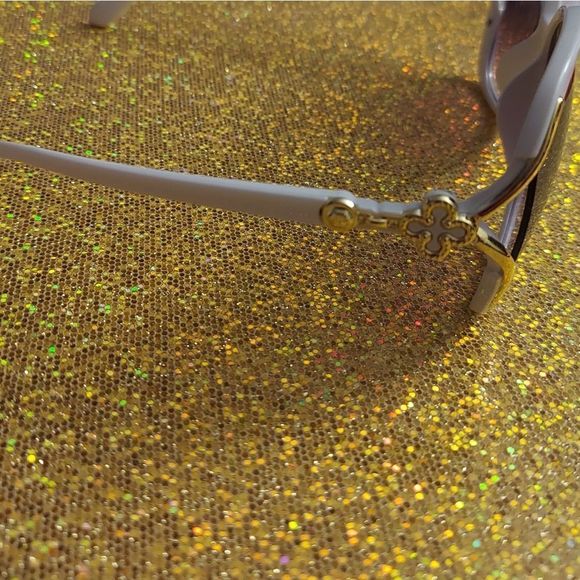 Clover Retro Oversized Sunglasses - Picture 4 of 5